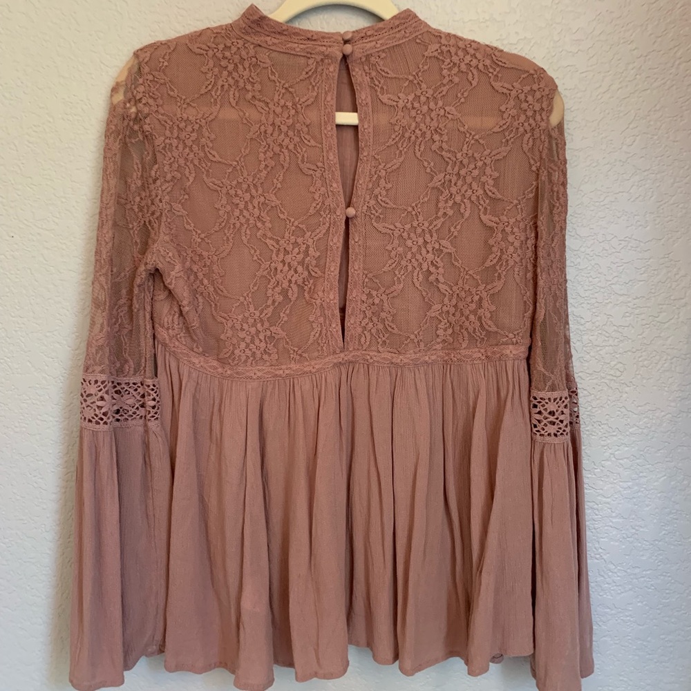 American Eagle Rose lace long sleeved blouse. - Picture 3 of 4